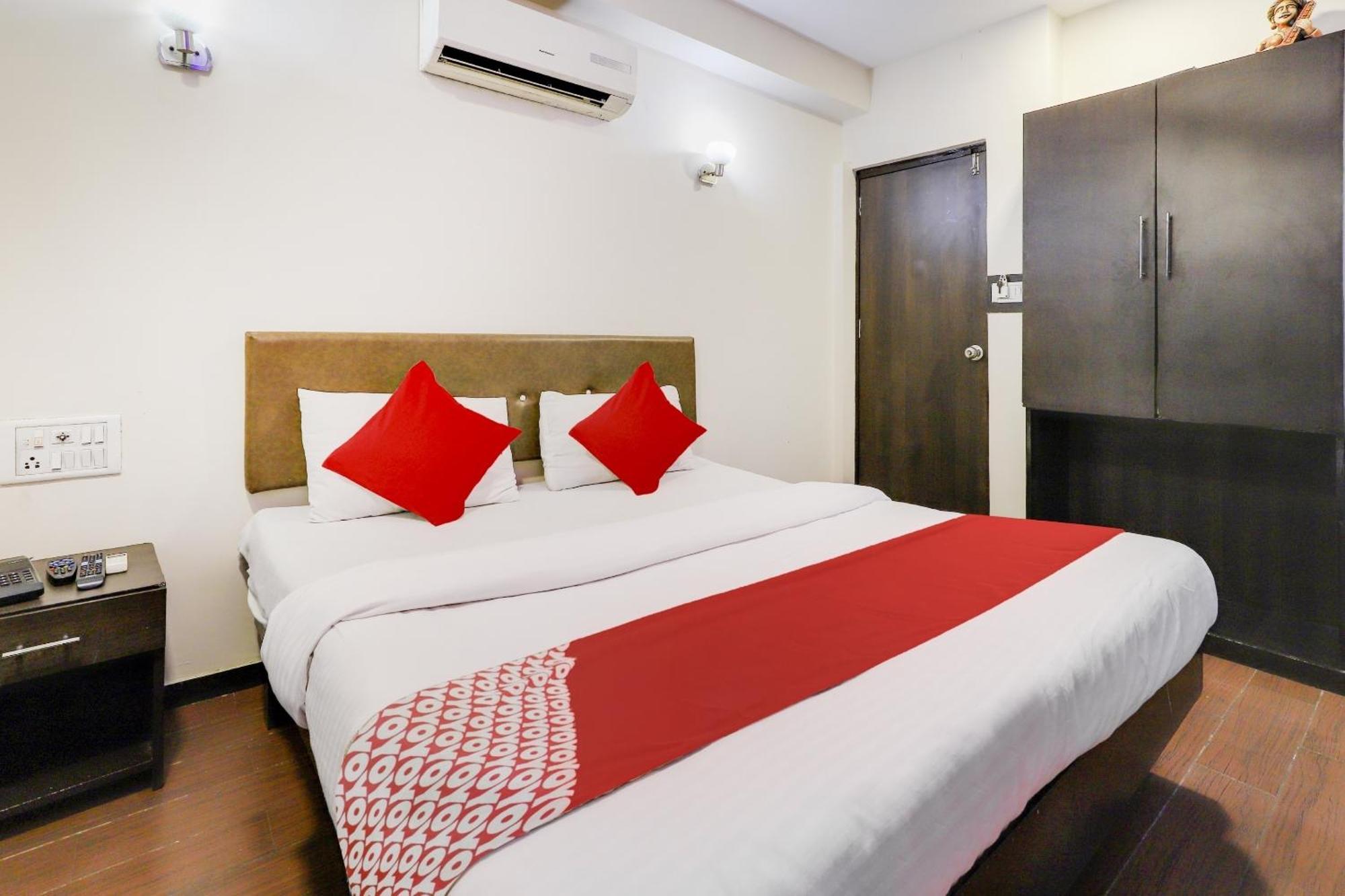 Oyo Hotel Dash Вадодара Екстериор снимка