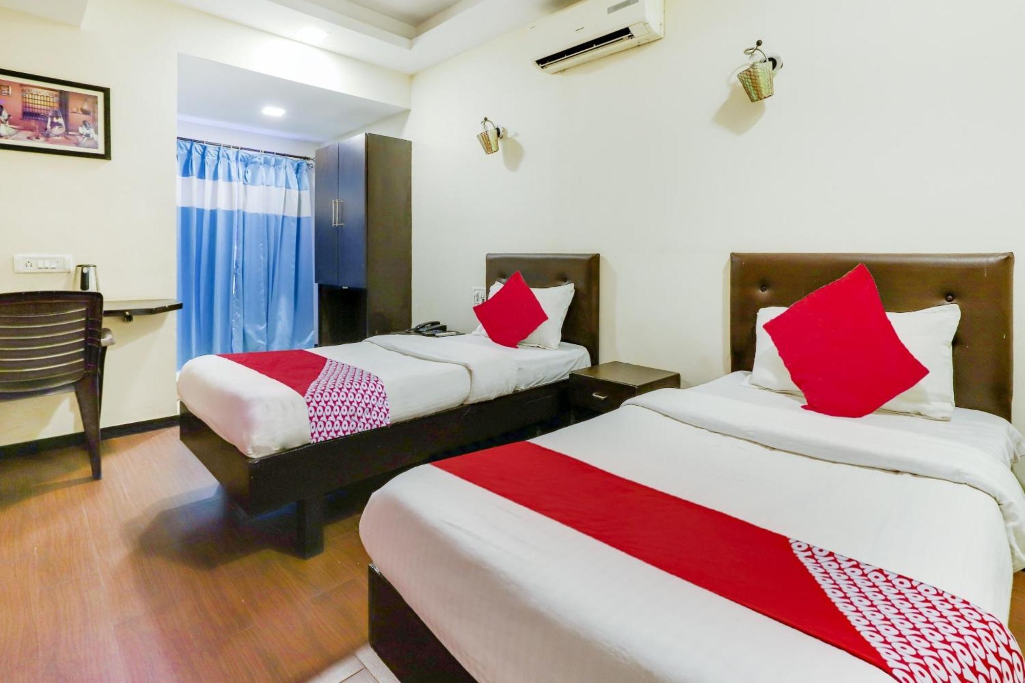 Oyo Hotel Dash Вадодара Екстериор снимка
